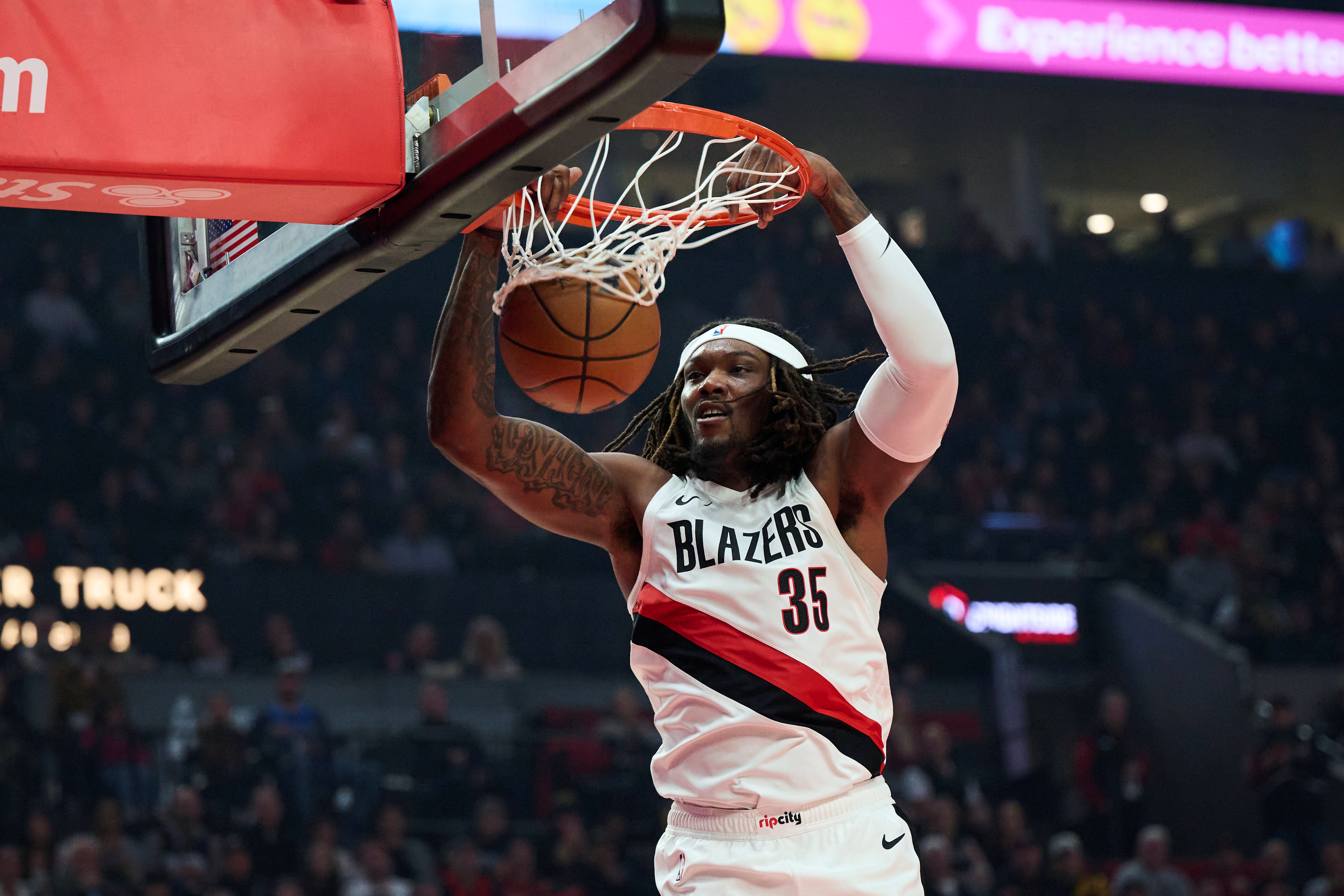 确实打得好！罗威替补13中9超高效砍下20分11板1断3帽 5前场板